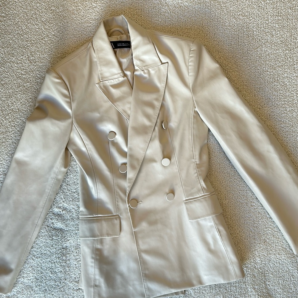 XS Zara pleather cream blazer